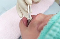 �\�h����2